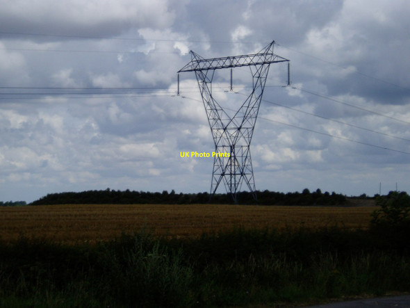 Photo 6"x4" An unusual line of pylons Maltby\/SK5292 c2017