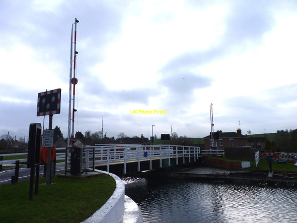 Photo 6"x4" Swing bridge at Purton, Gloucestershire Purton\/SO6904 c2019