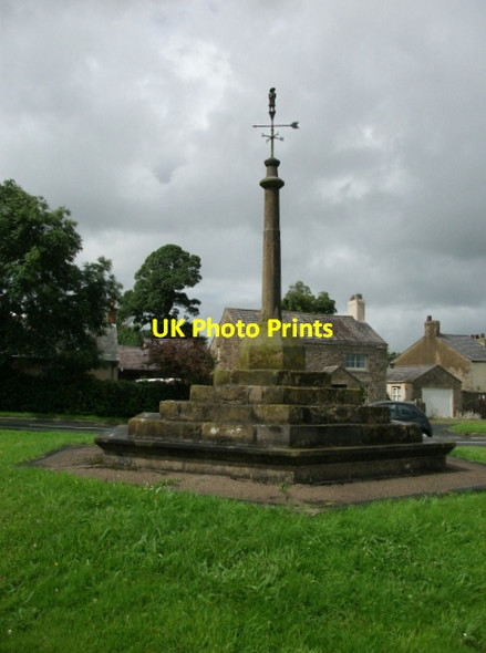 Photo 6"x4" Old Central Cross on Inglewhite village green, Goosnargh parish Inglewhite c2012