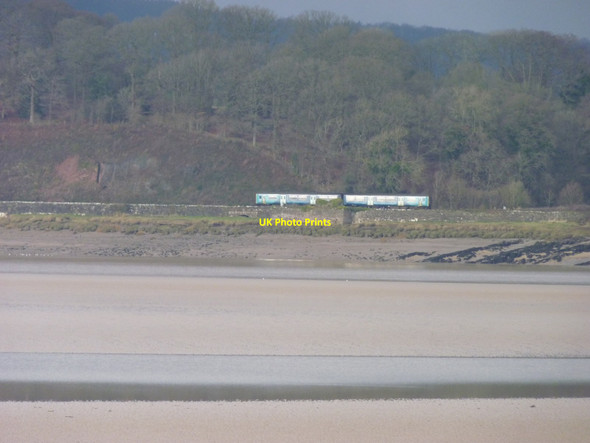 Photo 6"x4" A train on the Gloucester to Chepstow railway line Etloe c2019