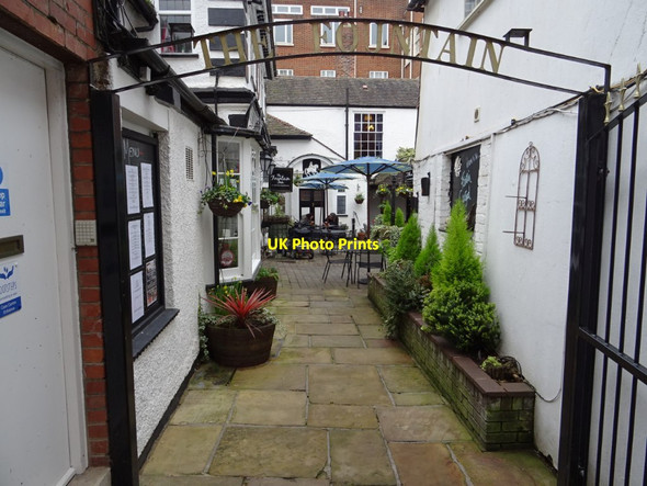 Photo 6"x4" Entrance to The Fountain Inn Gloucester c2019