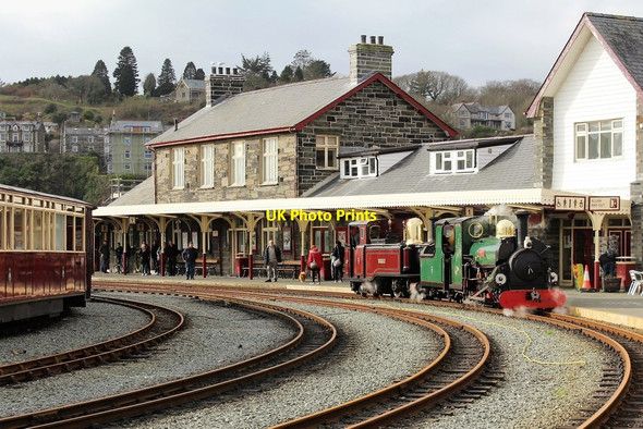 Photo 6"x4" Going around the bend at Porthmadog Porthmadog c2019