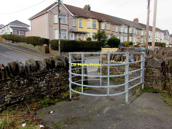 Photo 6"x4" Kissing gate on the east side of Penybryn Terrace, Penybryn Ystrad Mynach c2019