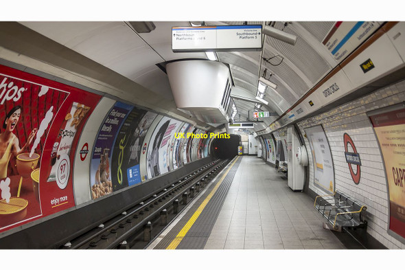 Photo 6"x4" Platform, Oxford Circus Underground Station London c2019