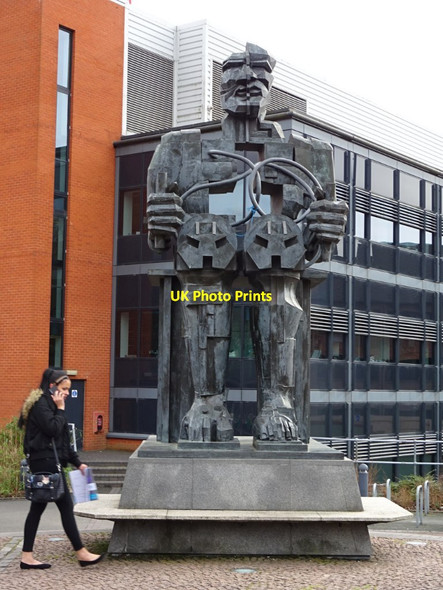 Photo 6"x4" Sculpture of Faraday Bournbrook c2019