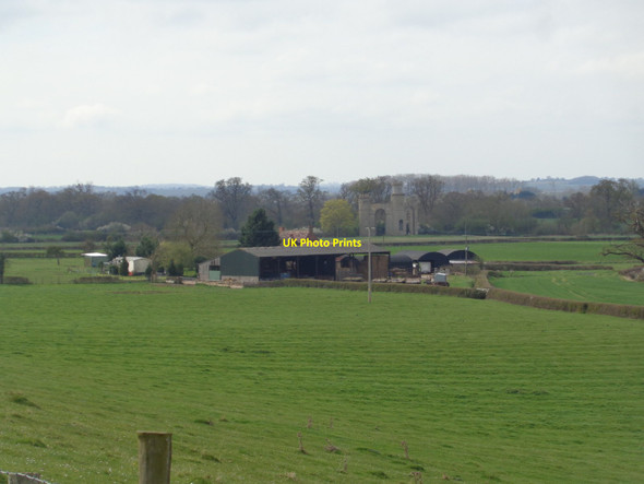 Photo 6"x4" Dunstall Farm with Dunstall Castle behind Dunstall Common c2019