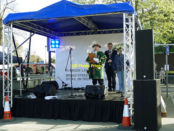 Photo 6"x4" Sandbach town crier at work Sandbach c2019
