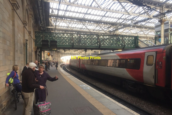 Photo 6"x4" Platform 1, Waverley Station Edinburgh c2019