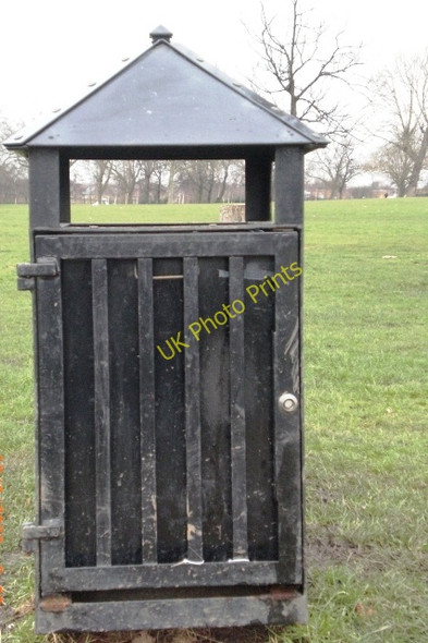 Photo 6"x4" Litter bin in Finsbury Park N4 Hornsey c2009