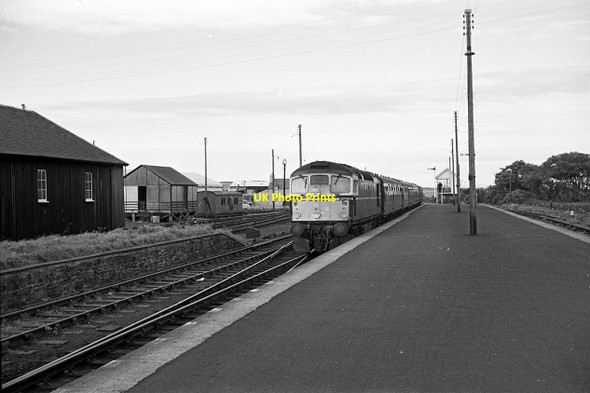 Photo 6"x4" Train at Wick Station, 1965 Wick\/ND3650 c1965