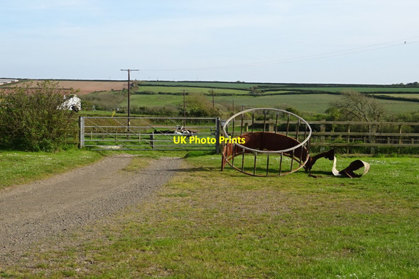 Photo 6"x4" A dilapidated cattle feeder Orlandon c2019