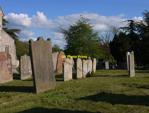 Photo 6"x4" Great Bedwyn: the churchyard Great Bedwyn c2019