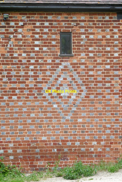 Photo 6"x4" Parsonage Barn: patterned brickwork East Hendred c2019