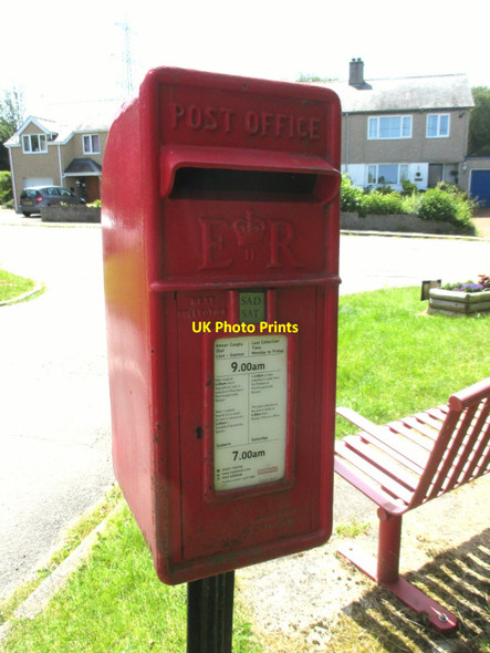 Photo 6"x4" Elizabeth II post box, Treborth Capel-y-graig c2019