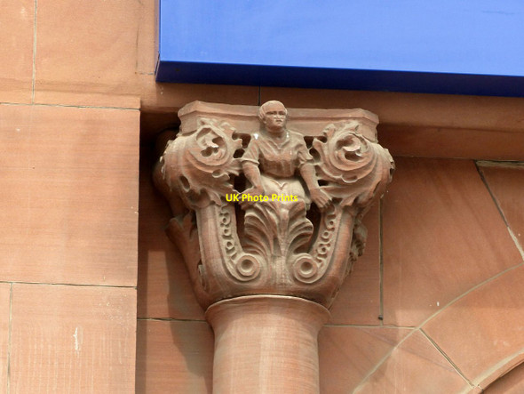 Photo 6"x4" Window arch capital, Bank of Scotland, Govan Govan c2019