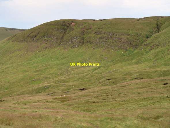 Photo 6"x4" Cliffs in Coire nan Fiannarachd Am Beannan\/NN6913 c2019