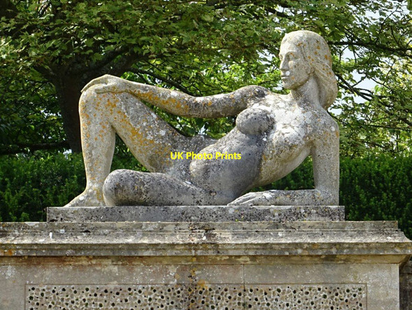 Photo 6"x4" Nude sculpture Calne c2019