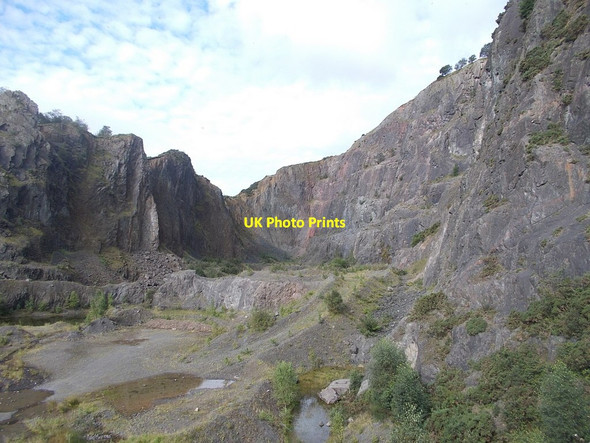 Photo 6"x4" Quarry in Tillicoultry Glen Tillicoultry c2019