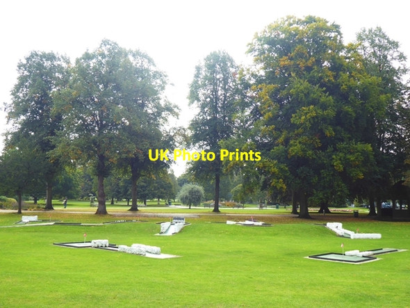 Photo 6"x4" Crazy golf course in St Nicholas Park Warwick c2019