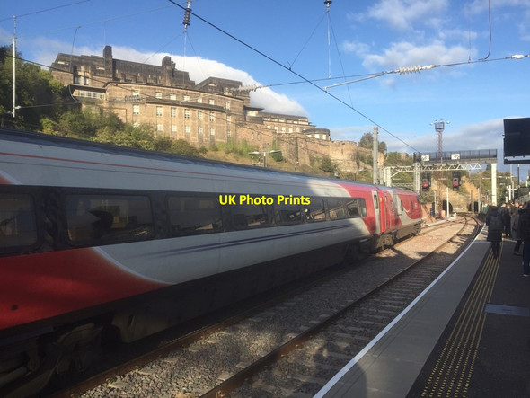 Photo 6"x4" Platform 6, Waverley Station Edinburgh c2019