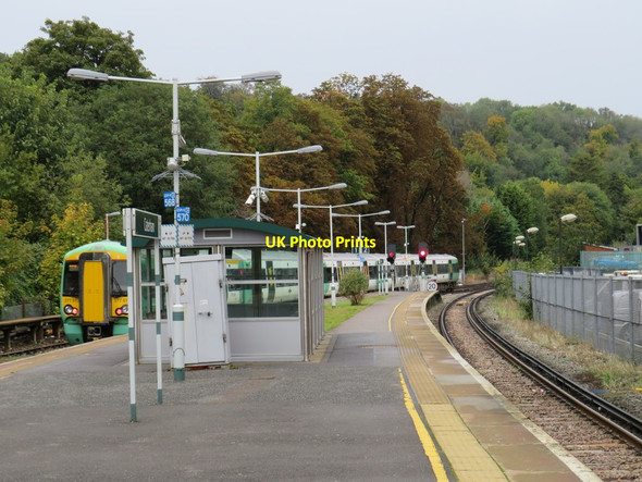 Photo 6"x4" Train leaving Caterham station Caterham c2019