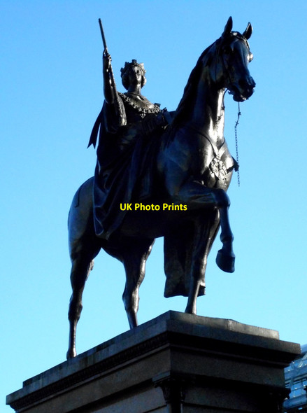 Photo 6"x4" Statue of Queen Victoria, George Square Glasgow c2020