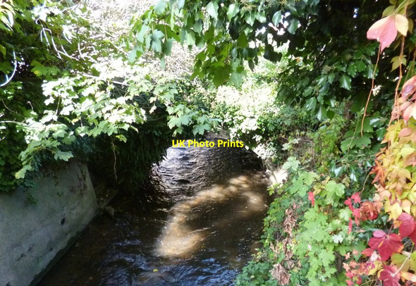 Photo 6"x4" Pub Bridge over Wraysbury River Staines c2012