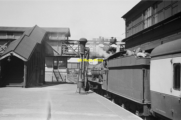 Photo 6"x4" Ex GWR Hall Class 4-6-0 no.4902 'Aldenham Hall' at Chester, 1960 Chester c1960