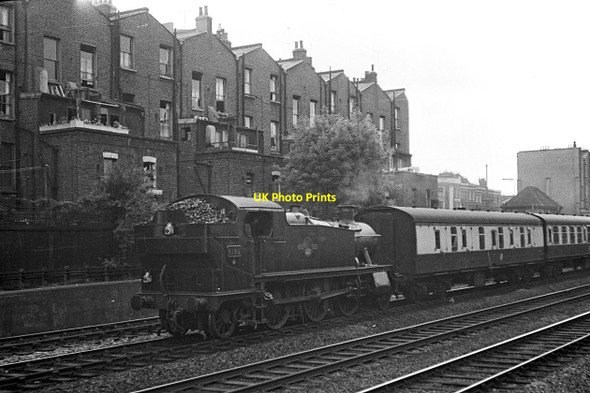 Photo 6"x4" Ex GWR large prairie 2-6-2T locomotive 6142 near Westbourne Park, 1960 Kensal Town c1960