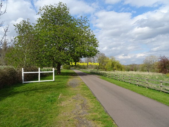 Photo 6"x4" Road approaching Worcestershire Golf Club Malvern Wells c2020