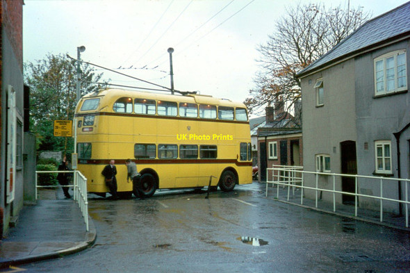 Photo 6"x4" The trolleybus turntable at Christchurch, 1965 Christchurch\/SZ1592 c1965