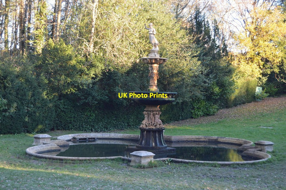 Photo 6"x4" Fountain, Dunorlan Park Royal Tunbridge Wells c2018