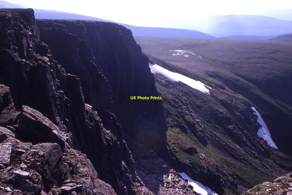 Photo 6"x4" Cliffs on Cairn Lochan Cairn Lochan c1991