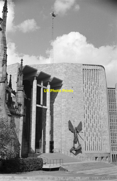 Photo 6"x4" Coventry Cathedral \u00e2\u0080\u0093 1963 Coventry c1963