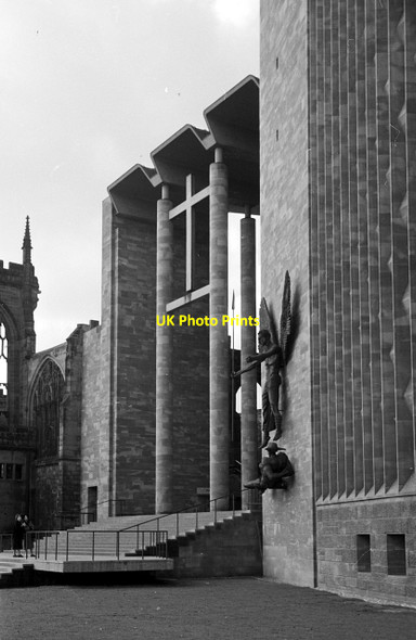 Photo 6"x4" Coventry Cathedral \u00e2\u0080\u0093 1963 Coventry c1963