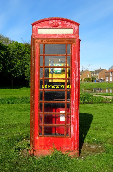 Photo 6"x4" K6 telephone box near the mere, Wold Newton Wold Newton\/TA0473 c2020