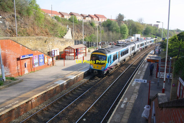 Photo 6"x4" TransPennine Express train departing Morley Station for Leeds Morley\/SE2627 c2019