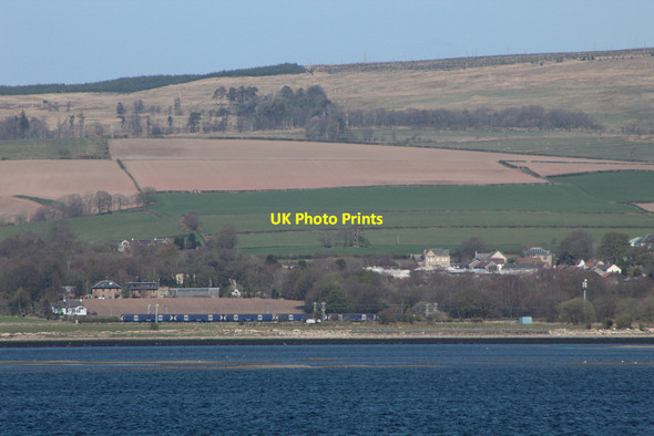 Photo 6"x4" Train approaching Cardross Kelhurn c2020