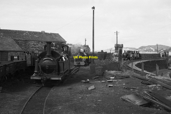 Photo 6"x4" Festiniog Railway \u00e2\u0080\u0093 1965. Preparing for a day's work at Boston Lodge Porthmadog c1965