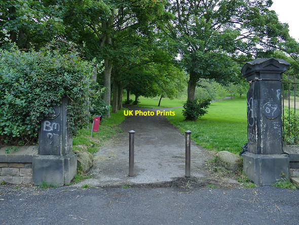 Photo 6"x4" Western Flatts Cliff Park: entrance from Western Road Wortley\/SE2632 c2020