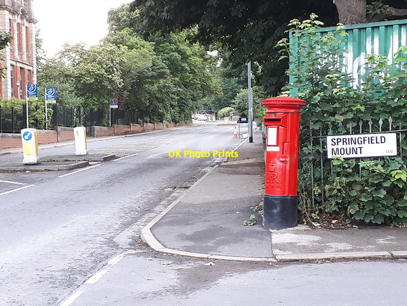 Photo 6"x4" Postbox, Springfield Mount, Armley - details Armley c2020
