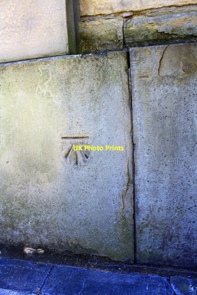 Photo 6"x4" Benchmark on Kenburgh House, Manor Row Bradford\/SE1632 c2017