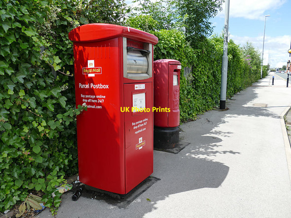 Photo 6"x4" Postboxes on Armley Road Leeds\/SE3034 c2020