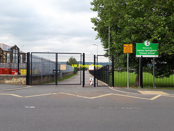 Photo 6"x4" Entrance to Springbank Primary School, Wesley Street, Farsley Pudsey\/SE2233 c2020