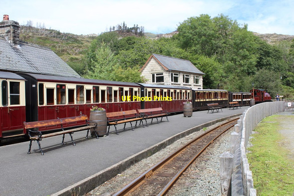Photo 6"x4" Rake of Victorian carriages Tan-y-bwlch\/SH6540 c2020