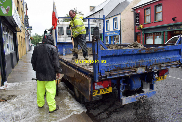 Photo 6"x4" Shovelling concrete, Dromore Dromore\/H3562 c2020
