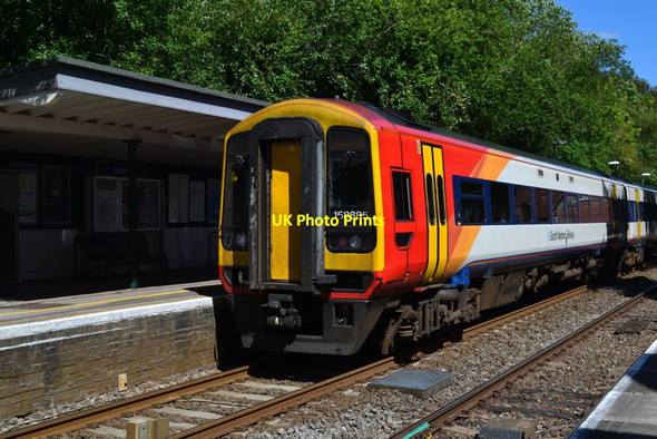 Photo 6"x4" Southampton-bound train at Dean station West Dean\/SU2527 c2020
