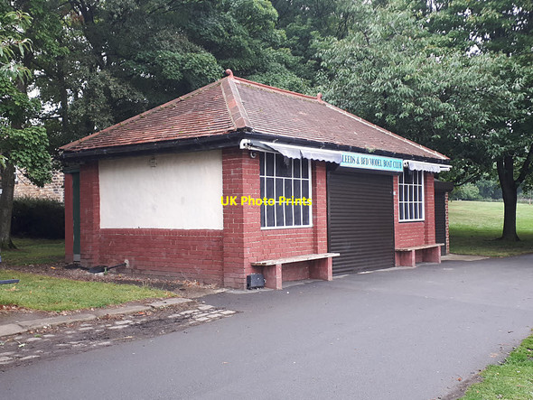 Photo 6"x4" Clubhouse at Yeadon Tarn Yeadon c2020
