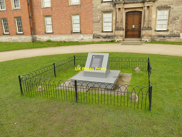 Photo 6"x4" Site of a statue outside Dunham Hall Dunham Town c2020