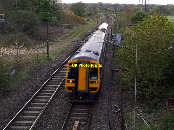 Photo 6"x4" Evening trains at Kirkstall: Sprinter Sandford\/SE2535 c2021